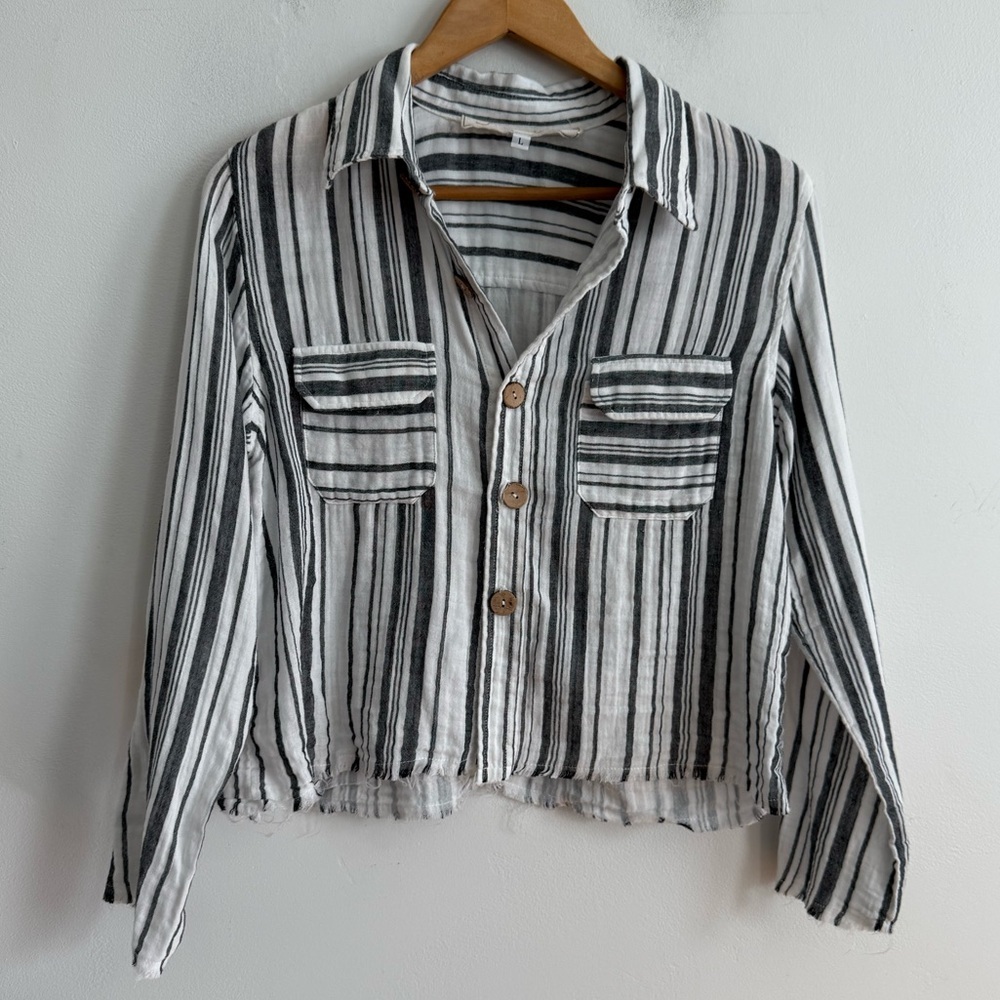 Jen’s Pirate Booty Black & White Striped Button Front Semi Cropped Top Size L